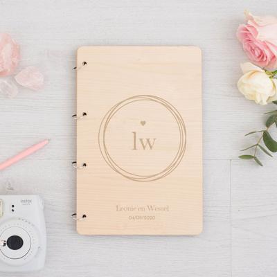 Houten gastenboek infinity met namen