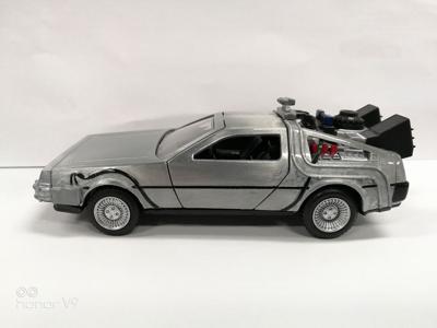 Back to the Future Hollywood Rides Diecast Model 1/32 DeLorean Time Machine --- DAMAGED PACKAGING