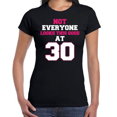 Not everyone looks this good at 30 verjaardag cadeau t-shirt zwart voor dames