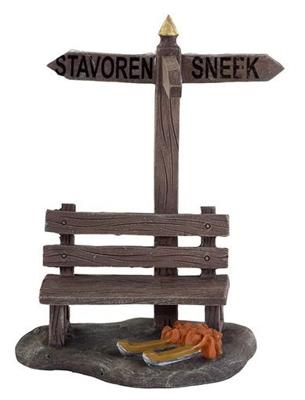 Dickensville kerstfiguur Wegwijzer bankje met naamstickers 9,3 cm