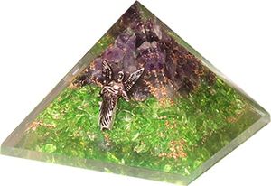 Orgonite Piramide Peridoot/ Amethist - Engel - (70 mm)