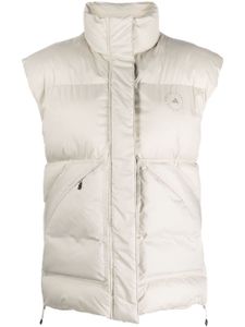 adidas by Stella McCartney gilet matelassé à patch logo - Tons neutres