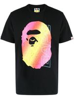 A BATHING APE® t-shirt en coton à imprimé graphique - Noir