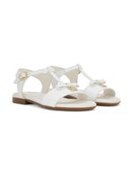 Dolce & Gabbana Kids sandales en cuir verni à logo DG - Blanc