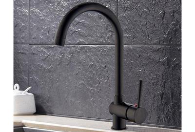 Goedkope rvs of zwarte kraan voor in de keuken Goedkope rvs of zwarte kraan voor in de keuken