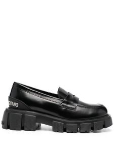 Love Moschino mocassins en cuir à logo embossé - Noir