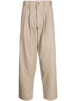 CHOCOOLATE pantalon chino à patch logo - Marron