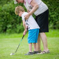 Complete Set Junior Golfclubs voor Kinderen van 5 tot 7 Jaar #3 Fairway #7 en #S Ijzers en Putter Driepootstas met Regenkap voor Jongens Meisjes - thumbnail