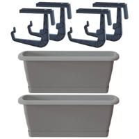 2x Lichtgrijze balkon reling bakken/bloempotten 59 cm met 4x ophangbeugels - Plantenbakken