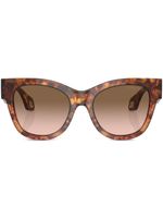 Giorgio Armani lunettes de soleil à monture papillon - Marron