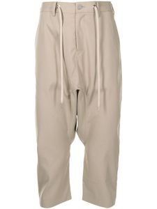 Fumito Ganryu pantalon court à taille à lien de resserrage - Marron