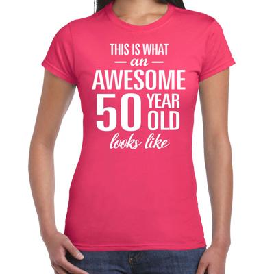 Awesome 50 year Sarah cadeau t-shirt roze dames