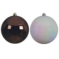 Kerstversieringen set van 2x grote kunststof kerstballen donkerbruin en parelmoer wit 20 cm glans - thumbnail