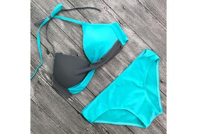 Two-colored bikini in de aanbieding met korting Two-colored bikini in de aanbieding met korting
