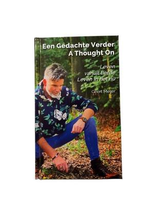 Een Gedachte Verder - A Thought On - Leven vanuit liefde - Leven in het nu - Geert Meijer - Hardcover (9789464431551) Een Gedachte Verder - A Thought On - Leven vanuit liefde - Leven in het nu - Geert Meijer - Hardcover (9789464431551)