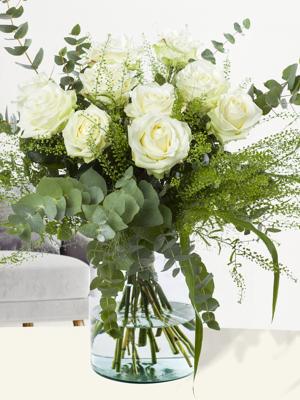 10 witte rozen met eucalyptus 10 witte rozen met eucalyptus