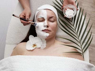 Luxe gezichtsbehandeling van 60 min. bij Beauty by Home