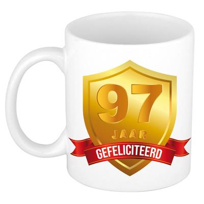 Gefeliciteerd 97 jaar jubileum/ verjaardag mok met gouden schild - feest mokken Gefeliciteerd 97 jaar jubileum/ verjaardag mok met gouden schild - feest mokken