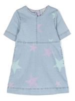 Stella McCartney Kids robe en jean à étoiles imprimées - Bleu