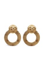 CHANEL Pre-Owned boucles d'oreilles en plaqué or à logo CC (2002)