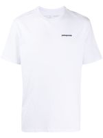 Patagonia t-shirt P-6 Responsibili-Tee® à logo imprimé - Blanc