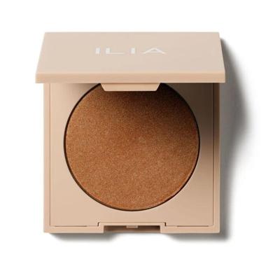 ILIA Beauty Daylite Highlighting Powder Highlighter Showdown 6.6gr ILIA Beauty Daylite Highlighting Powder Highlighter Showdown 6.6gr