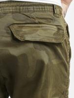 Urban Classics / Cargobroek Camo in olijfgroen