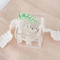 Ringdoosje acryl leaves met initialen