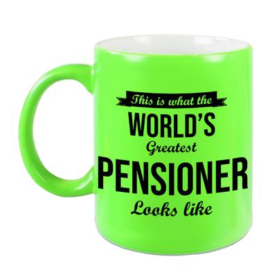 Cadeau mok / beker how the worlds greatest pensioner looks like - neon groen - afscheid/ pensioen/ VUT - feest mokken Cadeau mok / beker how the worlds greatest pensioner looks like - neon groen - afscheid/ pensioen/ VUT - feest mokken