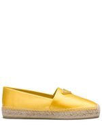 Prada espadrilles satinées à plaque logo - Jaune