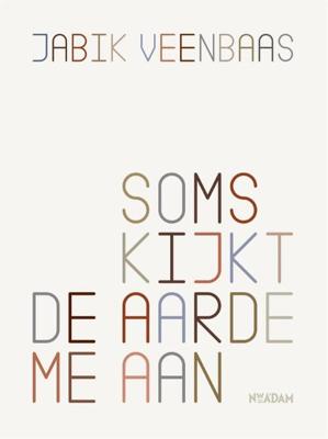 Soms kijkt de aarde me aan - Jabik Veenbaas - Paperback (9789046826713)