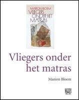 Vliegers onder het matras (grote letter) - POD editie - Marion Bloem - Paperback (9789029583978)