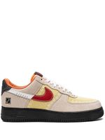 Nike baskets Air Force 1 'Somos Familia' - Tons neutres