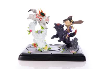 Okamiden Statue Chibiterasu vs. Dark Chibiterasu & Possessed Kuni 33 cm Okamiden Statue Chibiterasu vs. Dark Chibiterasu & Possessed Kuni 33 cm