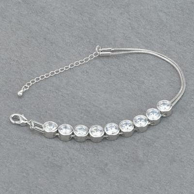 Zilverkleurige armband van Yolora Zilverkleurige armband van Yolora