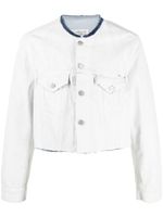 Maison Margiela veste crop en jean à design sans col - Blanc