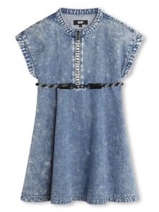 Dkny Kids robe sans manches en jean à taille ceinturée - Bleu