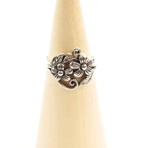 Zilveren Ring Mt. 8/57 met Twee Bloemen, Dakini Materiaal