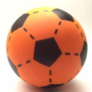 Softbal foam - voetbal print - oranje - zacht - 20 cm - speelgoed ballen