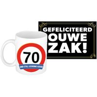 Verjaardag cadeau mok/beker 70 jaar print 300 ml + A5-size wenskaart ouwe zak - thumbnail