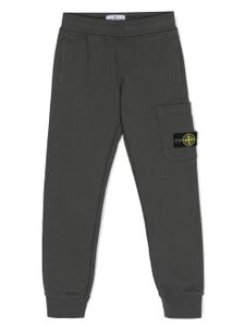 Stone Island Junior pantalon cargo à patch Compass - Gris