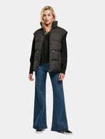 Urban Classics / Bodywarmer Ladies Waisted in zwart