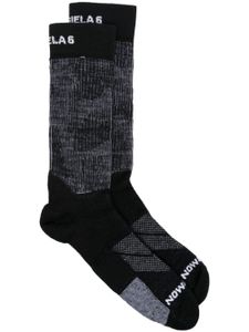 MM6 Maison Margiela X Salomon chaussettes à logo en intarsia - Noir