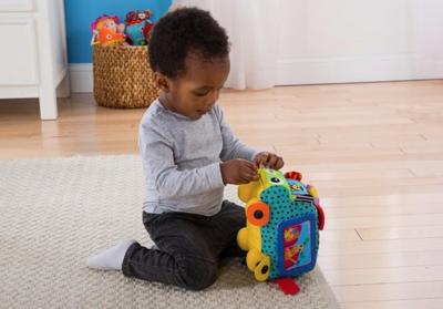 Lamaze knuffel bus interactief junior 25 x 16 x 17 cm pluche Lamaze knuffel bus interactief junior 25 x 16 x 17 cm pluche