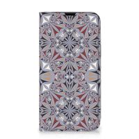 iPhone 13 Standcase Flower Tiles