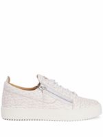 Giuseppe Zanotti baskets Frankie en cuir à motif monogrammé - Blanc