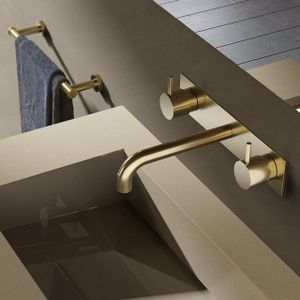 Hotbath Cobber inbouw wastafelkraan met achterplaat en 18cm uitloop geborsteld messing (goud) CB006TEXT18BB / HBCB005T