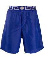 Versace short de bain à détail Greca - Bleu