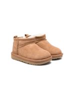 UGG Kids bottines Classic Ultra Mini - Marron