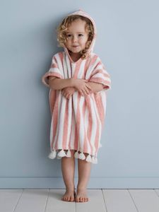 Personaliseerbare gestreepte baby-badponcho roze